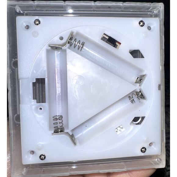 ALDI 11" White Acrylic Church Light Up Glitter Wreath Christmas Snow Globe - Picture 9 of 10